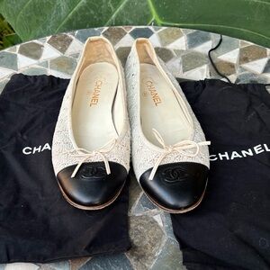 Chanel lace crochet flats cap toe yarn leather cream & black